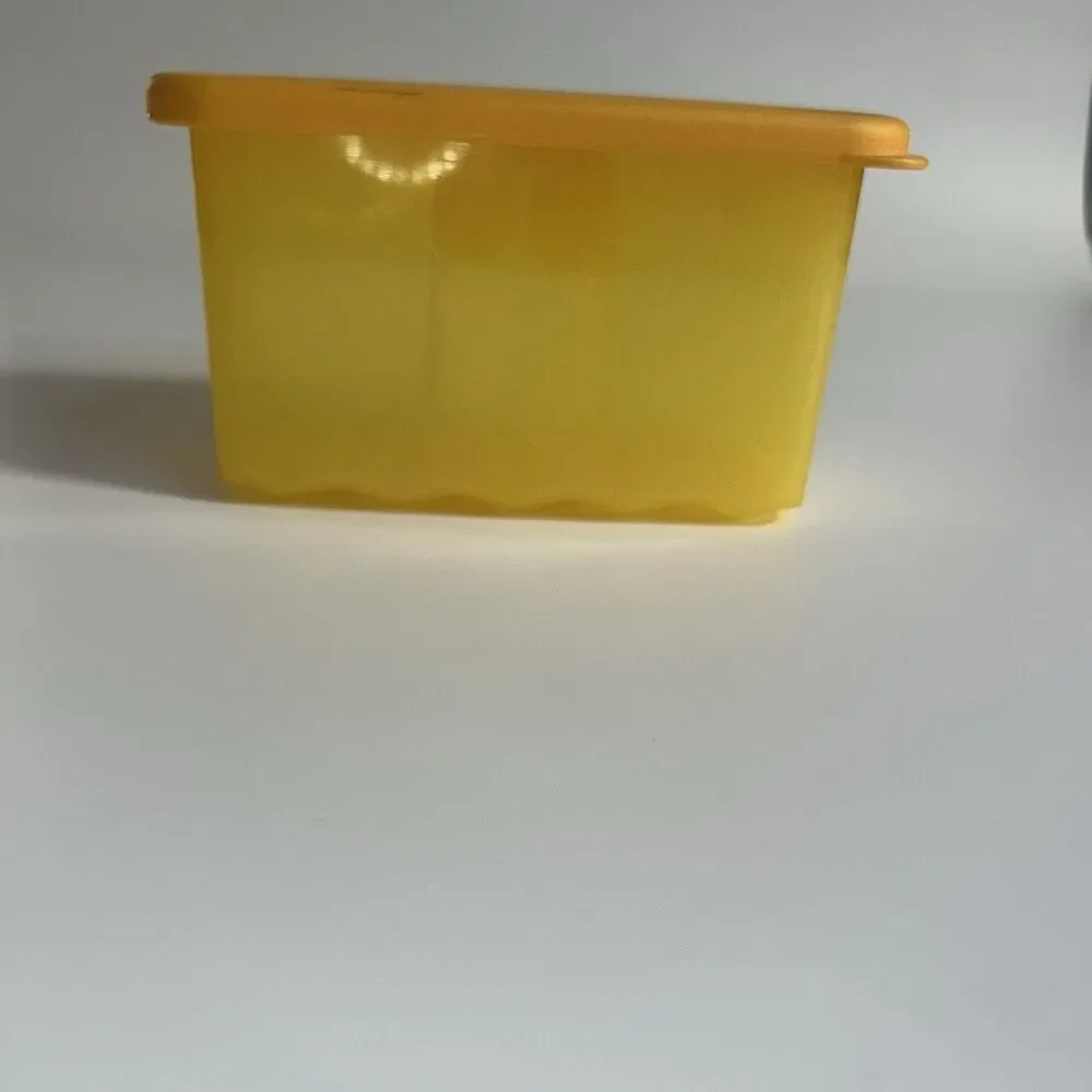 Tupperware Orange Yellow Fridgesmart 1.5 Cup Rectangular Vented Container 4735A